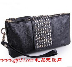 長(zhǎng)款柳釘女性錢包手包