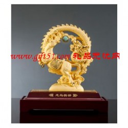 絨沙金龍馬精神商務(wù)擺件