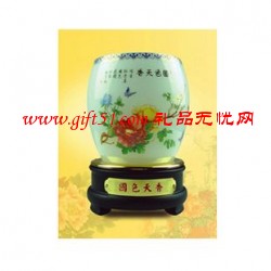 國色天香粉彩旋轉筆筒